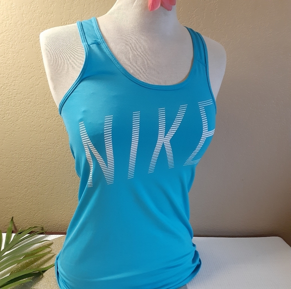 Nike Tops - ⬇️NIKE fitted activewear tank top - cute racerback Nike Tops - ⬇️NIKE fitted activewear tank top - cute racerback